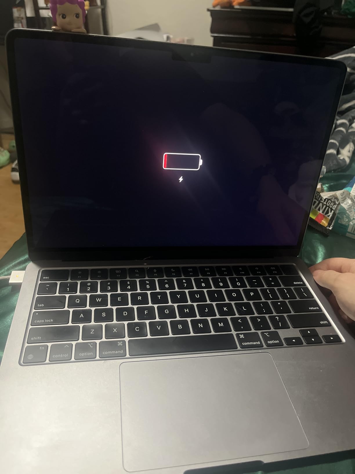 Apple 2024 MacBook Air 13-Inch with Apple M3 chip 8-core CPU / 10-core GPU, 16GB RAM, 256GB SSD, Space Gray (Renewed) customer photo 2
