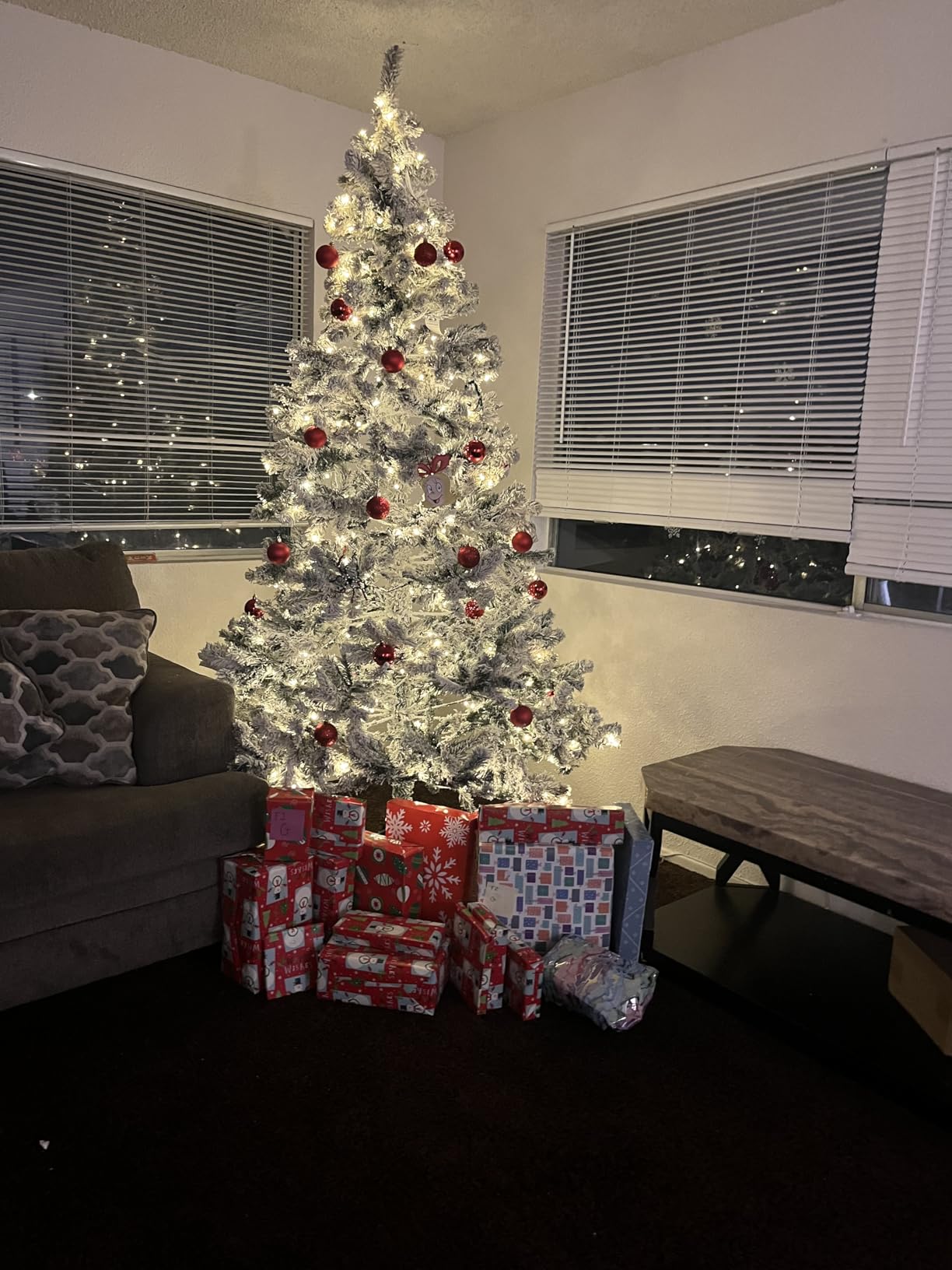 Goplus 6FT Pre-Lit Christmas Tree, Artificial Hinged Spruce Xmas Full Tree with 350 LED Multicolor Lights, 11 Flash Modes, 1000 PVC Branch, Foldable Base, for Indoor Holiday Decor customer photo 1