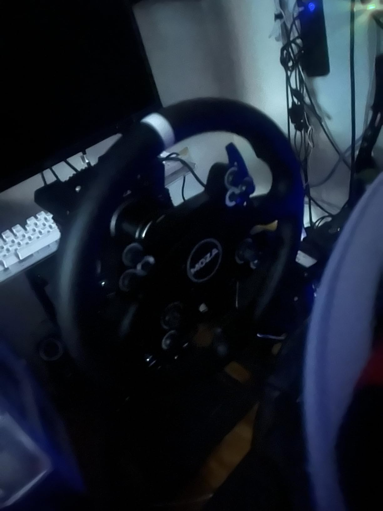 MOZA R9 V3 Direct Drive Sim Racing Wheelbase 9Nm Force Feedback Servo Base customer photo 1
