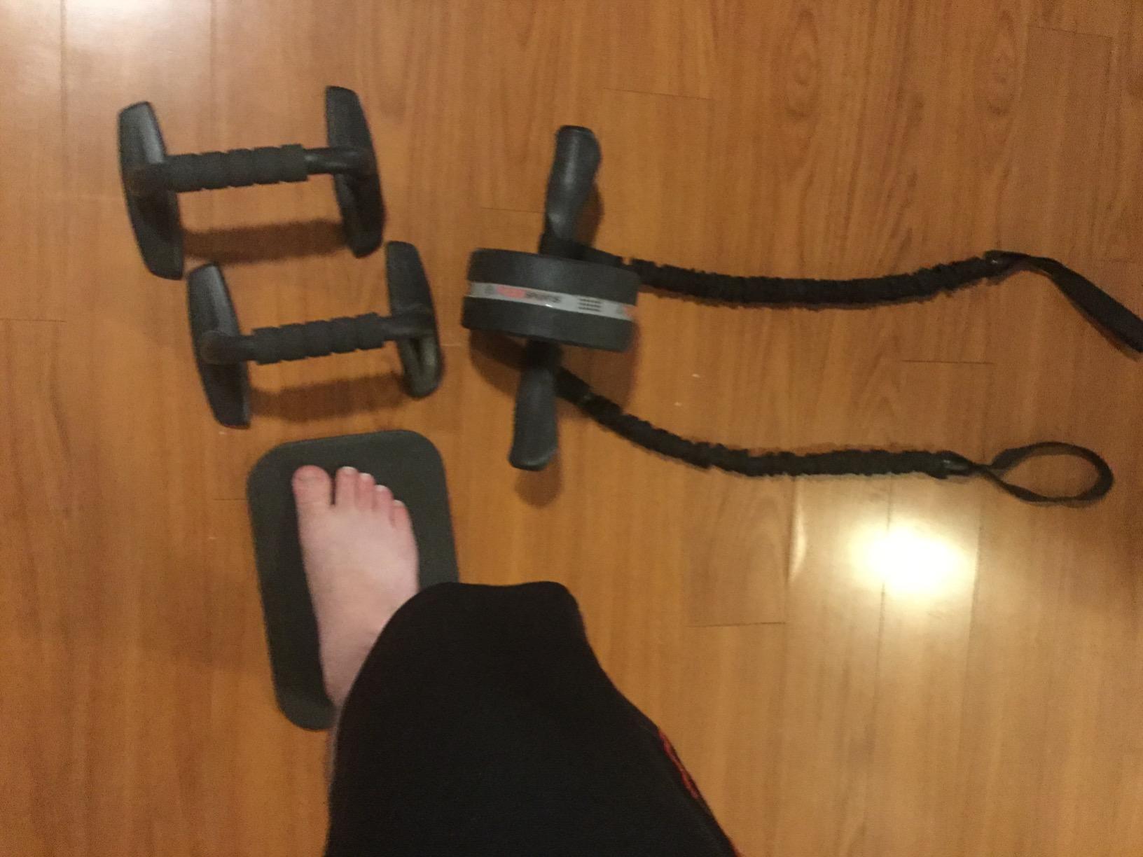 Ab Roller Wheel for Abs Workout with 2 Knee Pads for Home Gym customer photo 2