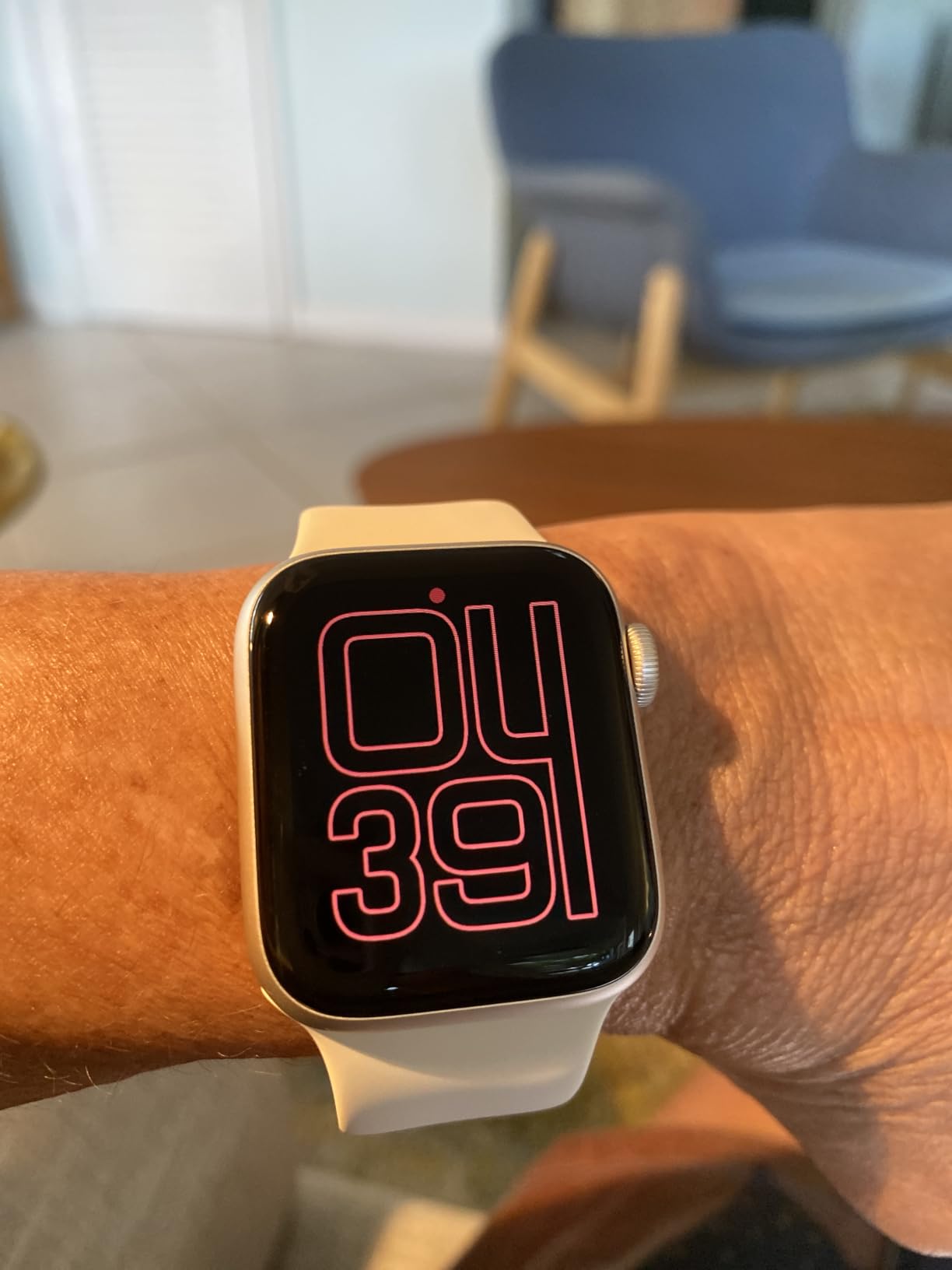 Apple Watch SE 3 [GPS 44mm] Smartwatch with Starlight Aluminum Case with Starlight Sport Band - M/L. Fitness and Sleep Trackers, Heart Rate Monitor, Always-On Display, Water Resistant customer photo 2