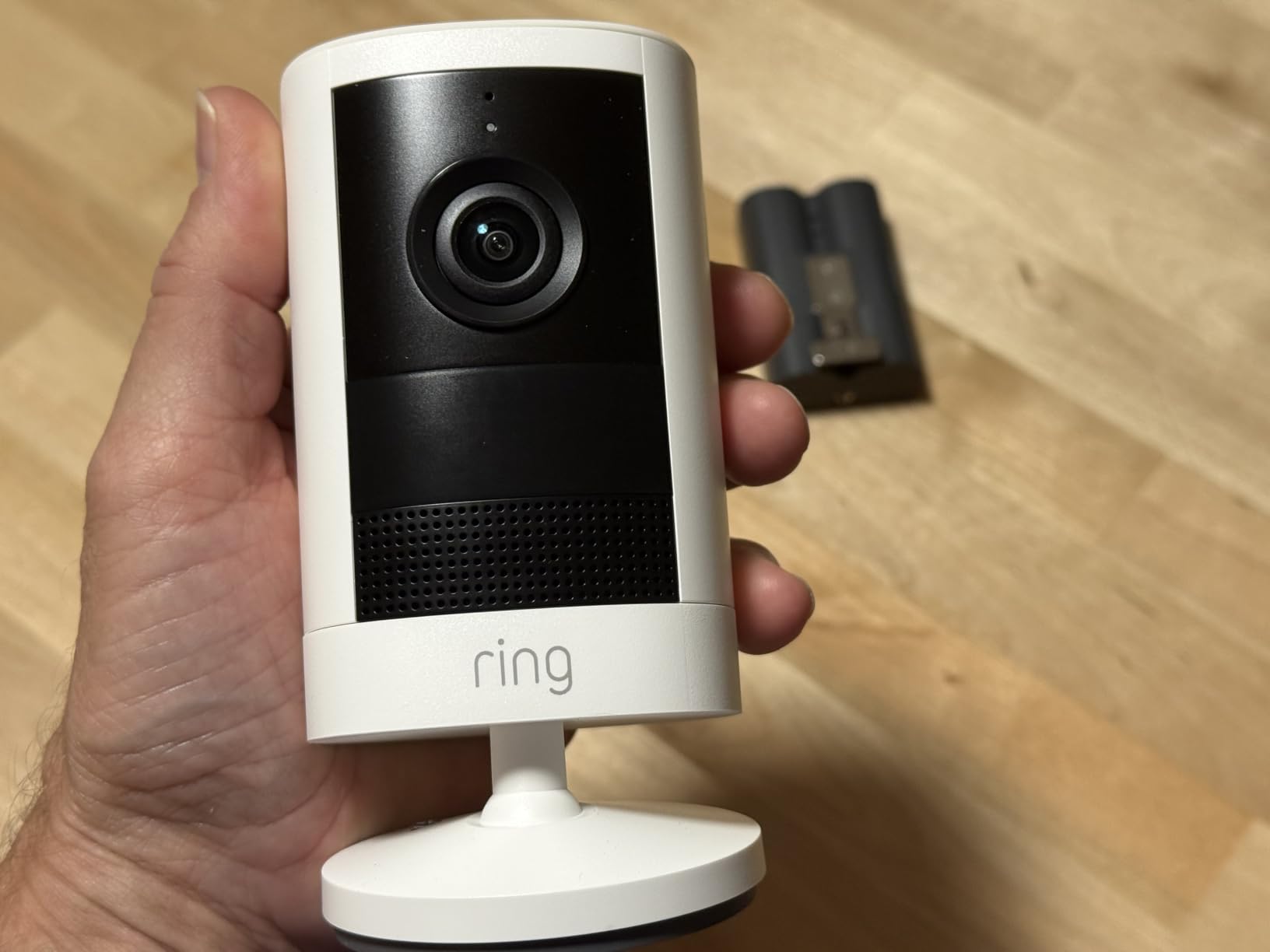 Ring Outdoor Cam 2K (newest model), Battery, Home or business security, Wide-Angle Retinal 2K Video, 6x Enhanced Zoom, Night Vision, White customer photo 2