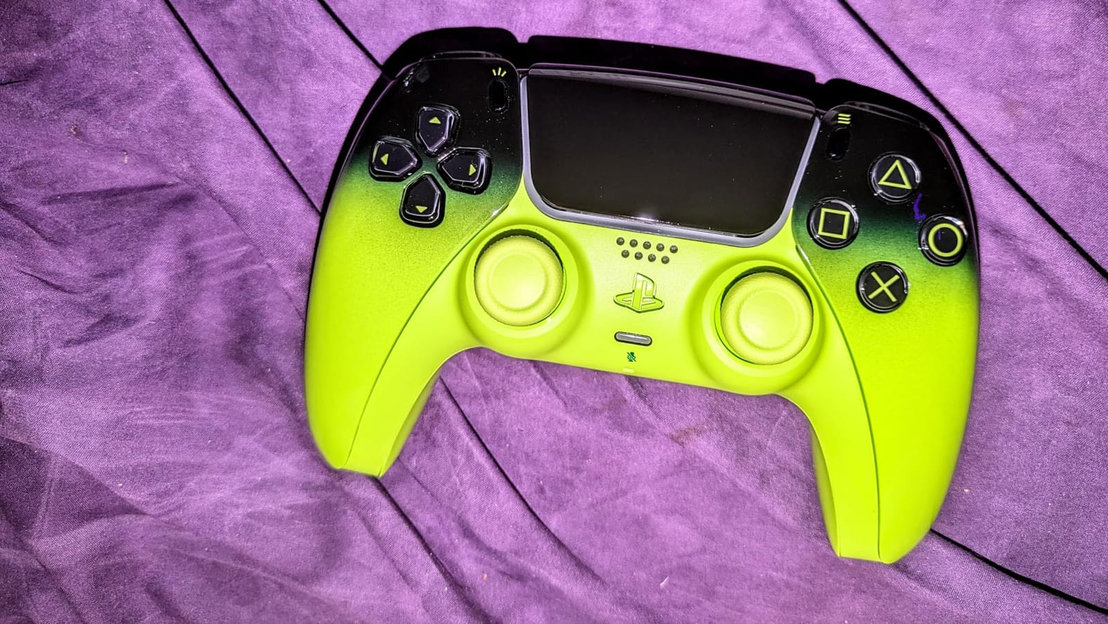 DualSense Remix Green customer photo 2